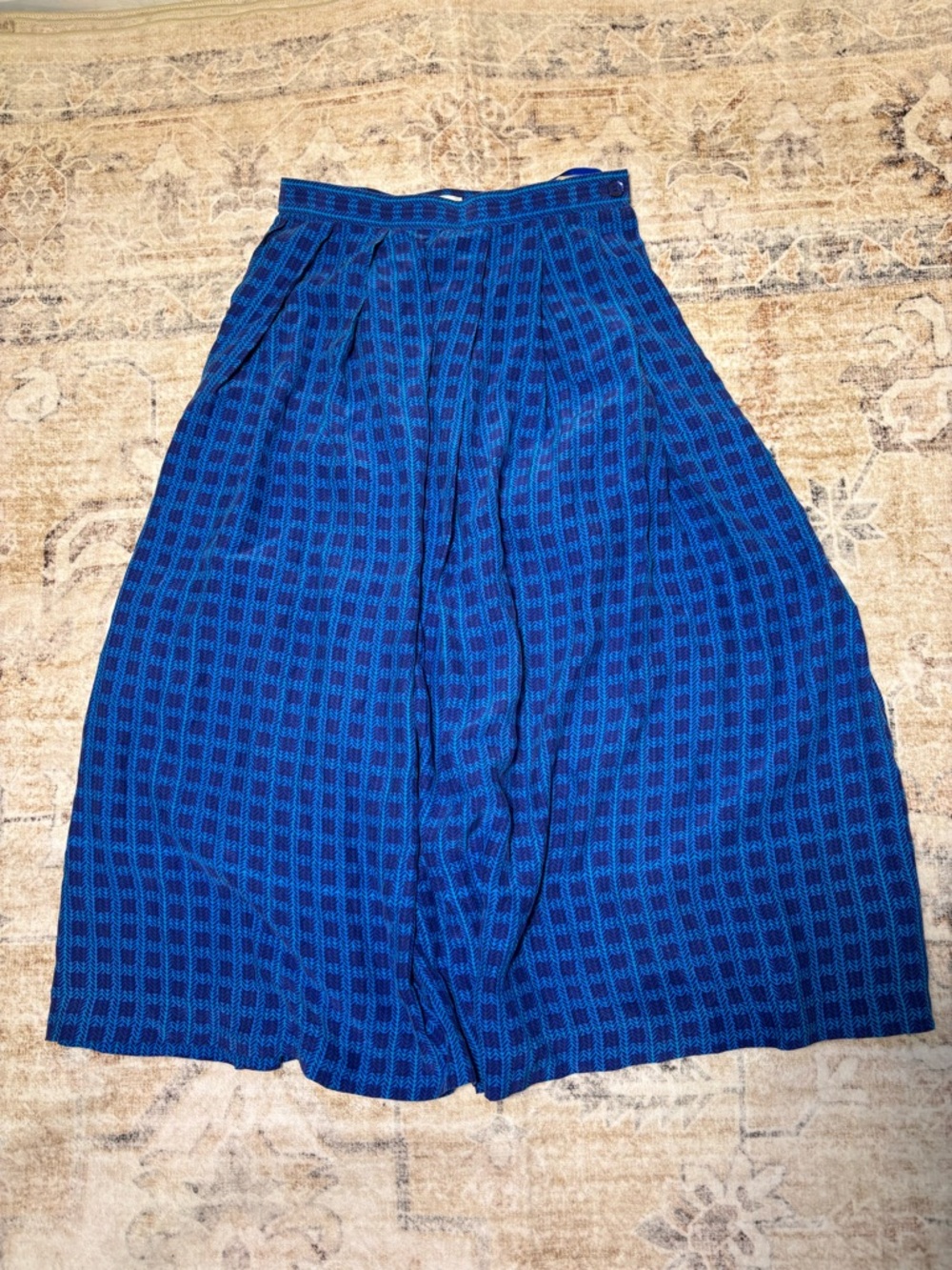 Liz Claiborne 100% Silk Blue Patterned Midi Skirt